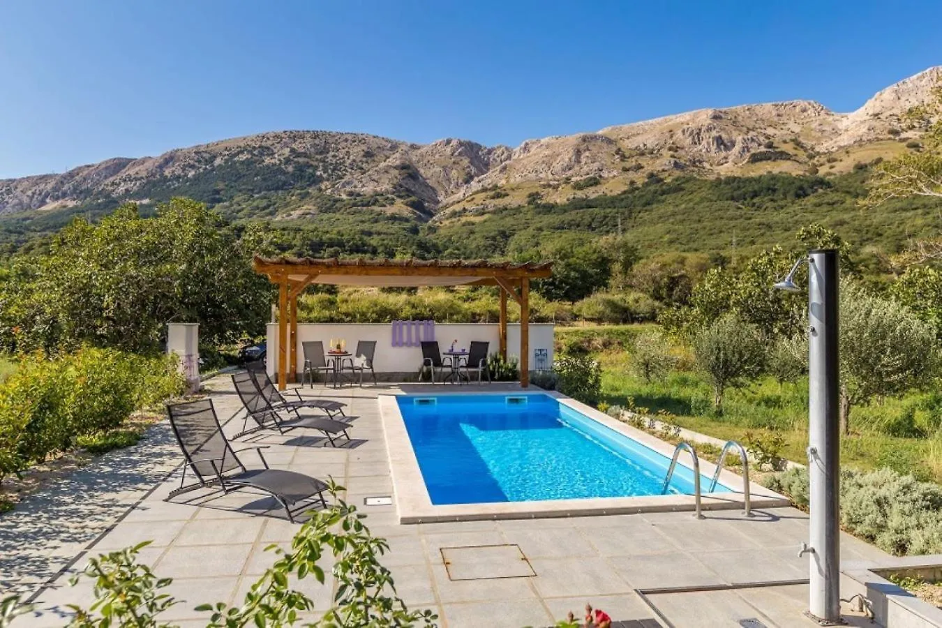 Apartment Studio Apartman U Kuci S Bazenom Baska
